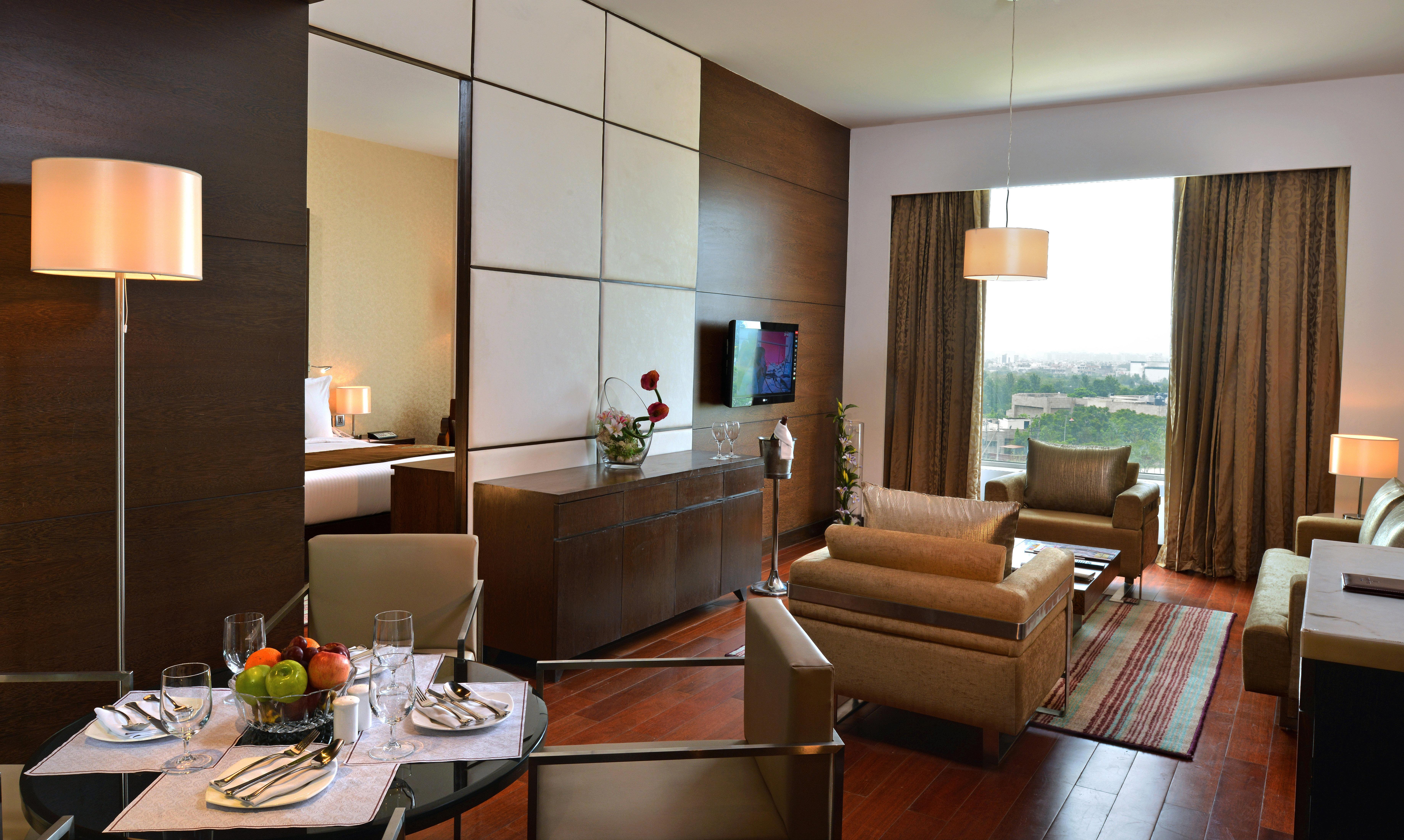 Holiday Inn Chandigarh Panchkula, An Ihg Hotel Oda fotoğraf Suite at the Taj Bengal