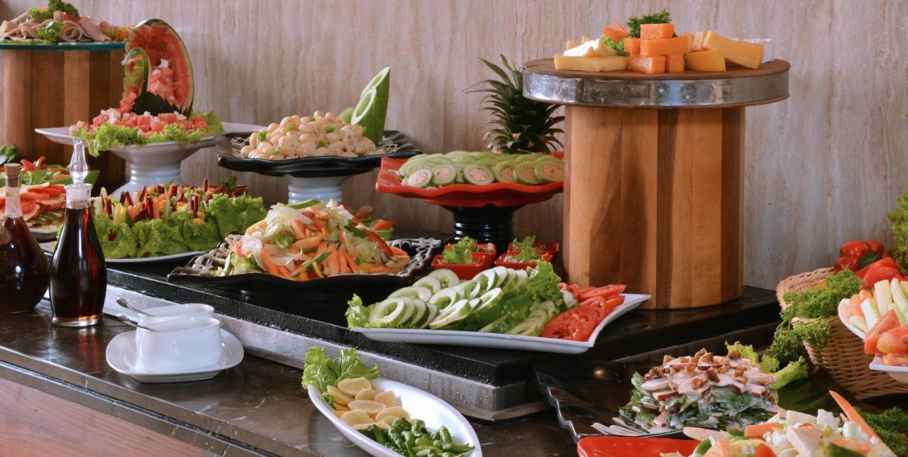 Holiday Inn Chandigarh Panchkula, An Ihg Hotel Dış mekan fotoğraf A salad bar