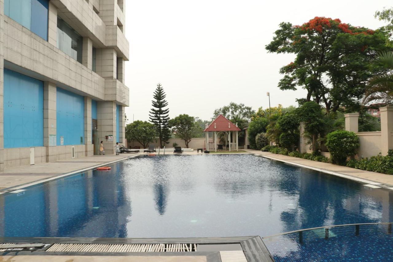 Holiday Inn Chandigarh Panchkula, An Ihg Hotel Dış mekan fotoğraf Swimming pool at the hotel