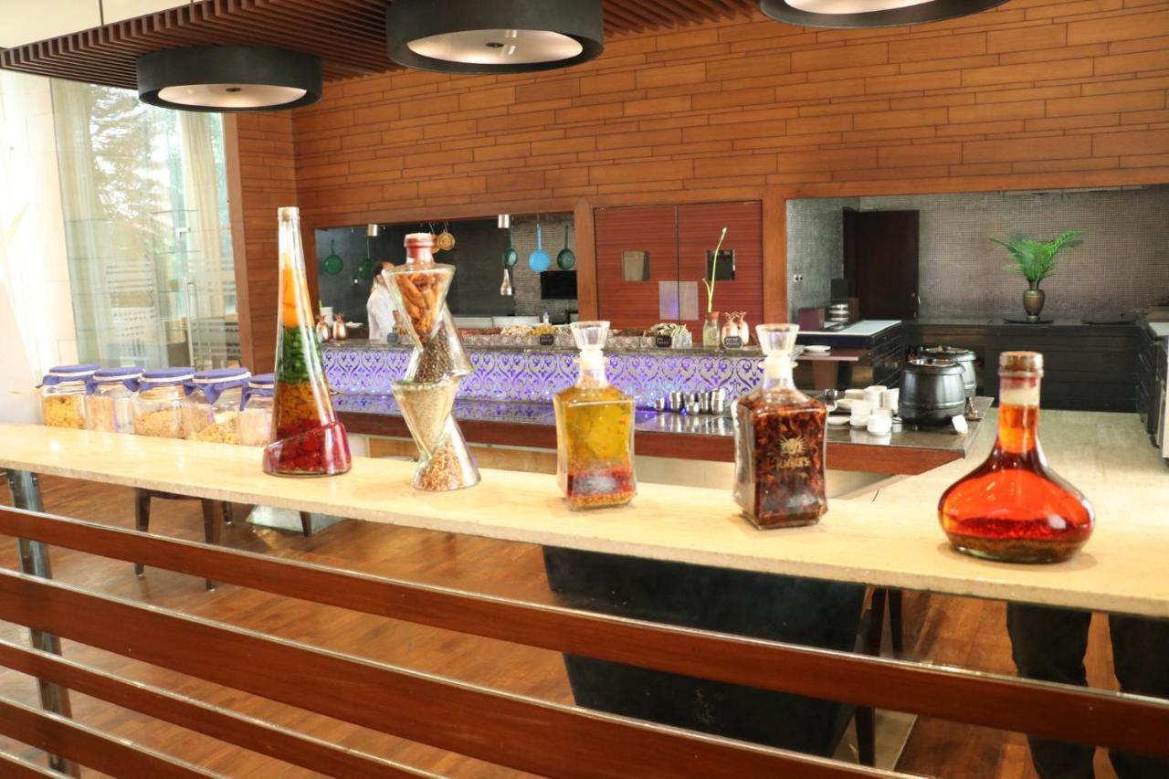 Holiday Inn Chandigarh Panchkula, An Ihg Hotel Dış mekan fotoğraf A selection of liqueurs