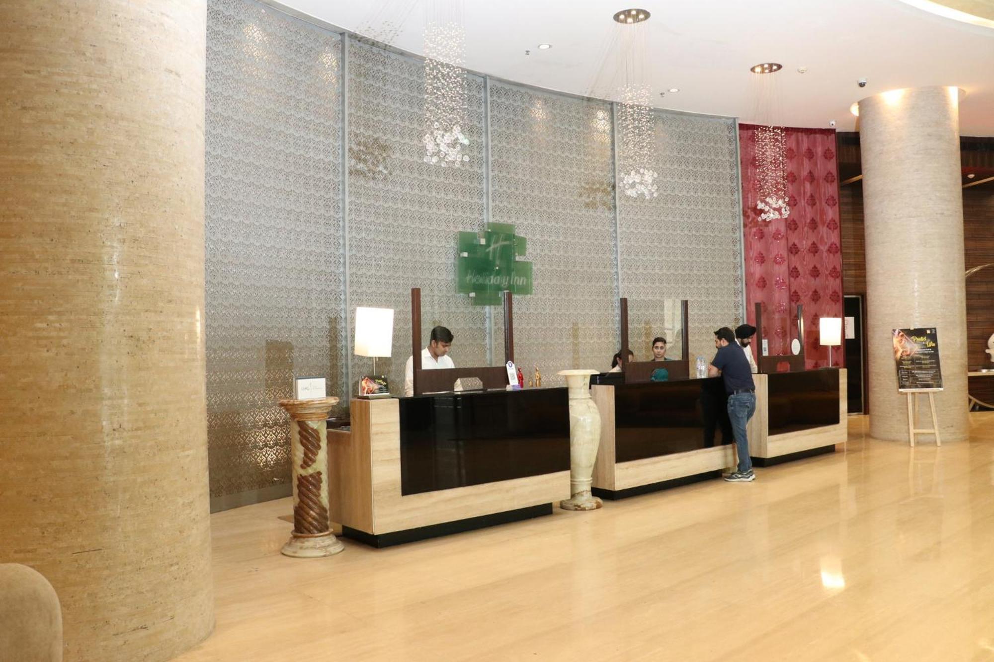 Holiday Inn Chandigarh Panchkula, An Ihg Hotel Dış mekan fotoğraf The lobby of the hotel