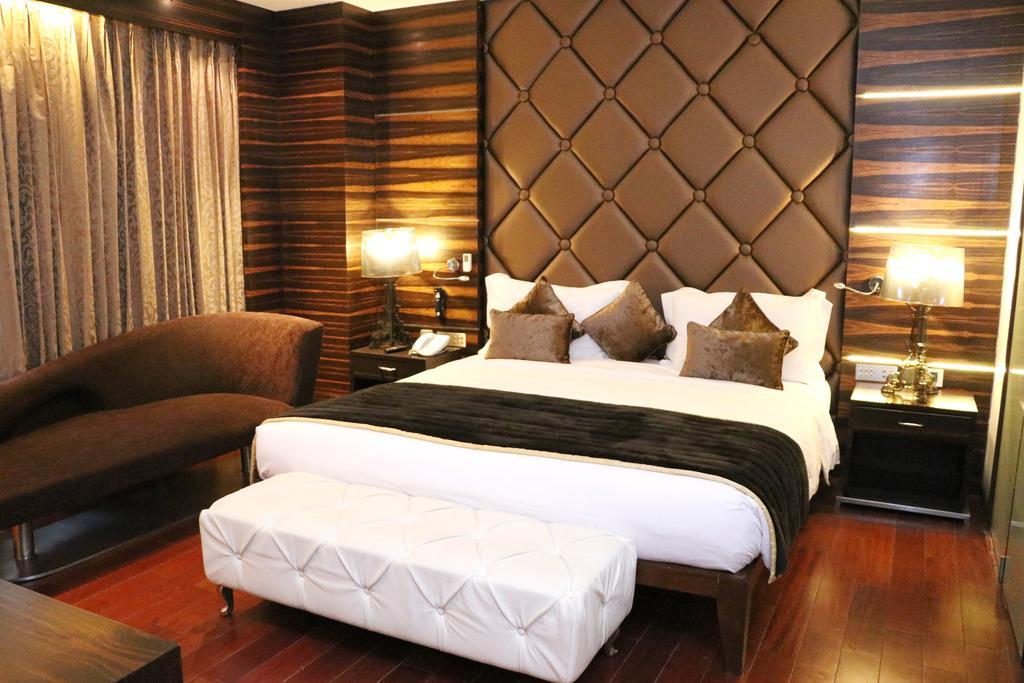 Holiday Inn Chandigarh Panchkula, An Ihg Hotel Dış mekan fotoğraf A bedroom at the Taj Bengal